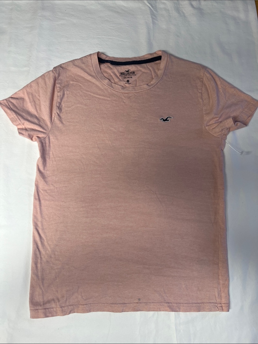 Hollister Men’s Dusty Pink Crew Tee with Navy Logo